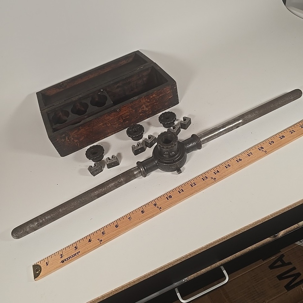 Wells Brothers Pipe Threader 1/8" 1/4" 3/8" & 1/2" Dies Little Giant w/Box